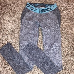 Gym shark leggings